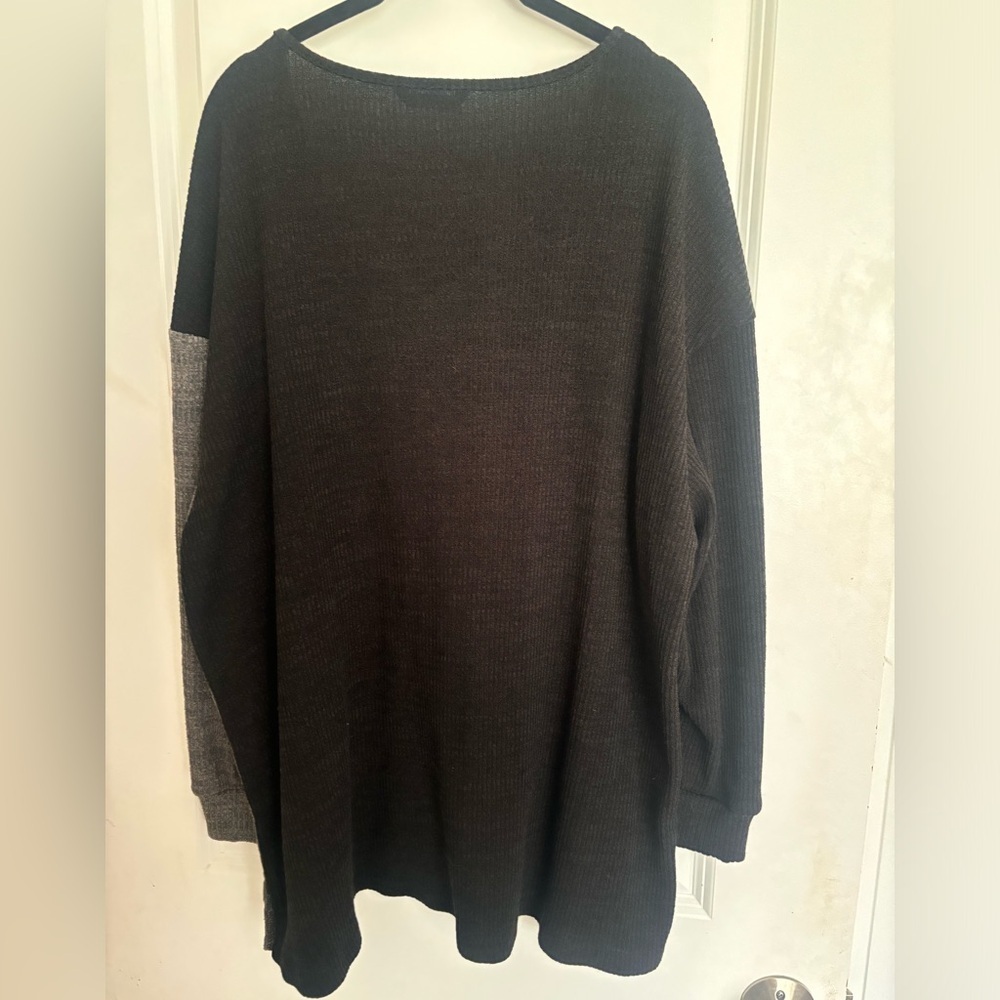 BloomChic Black and Gray Waffle Knot Asymmetrical Button Top Size 14/16 - Picture 4 of 4